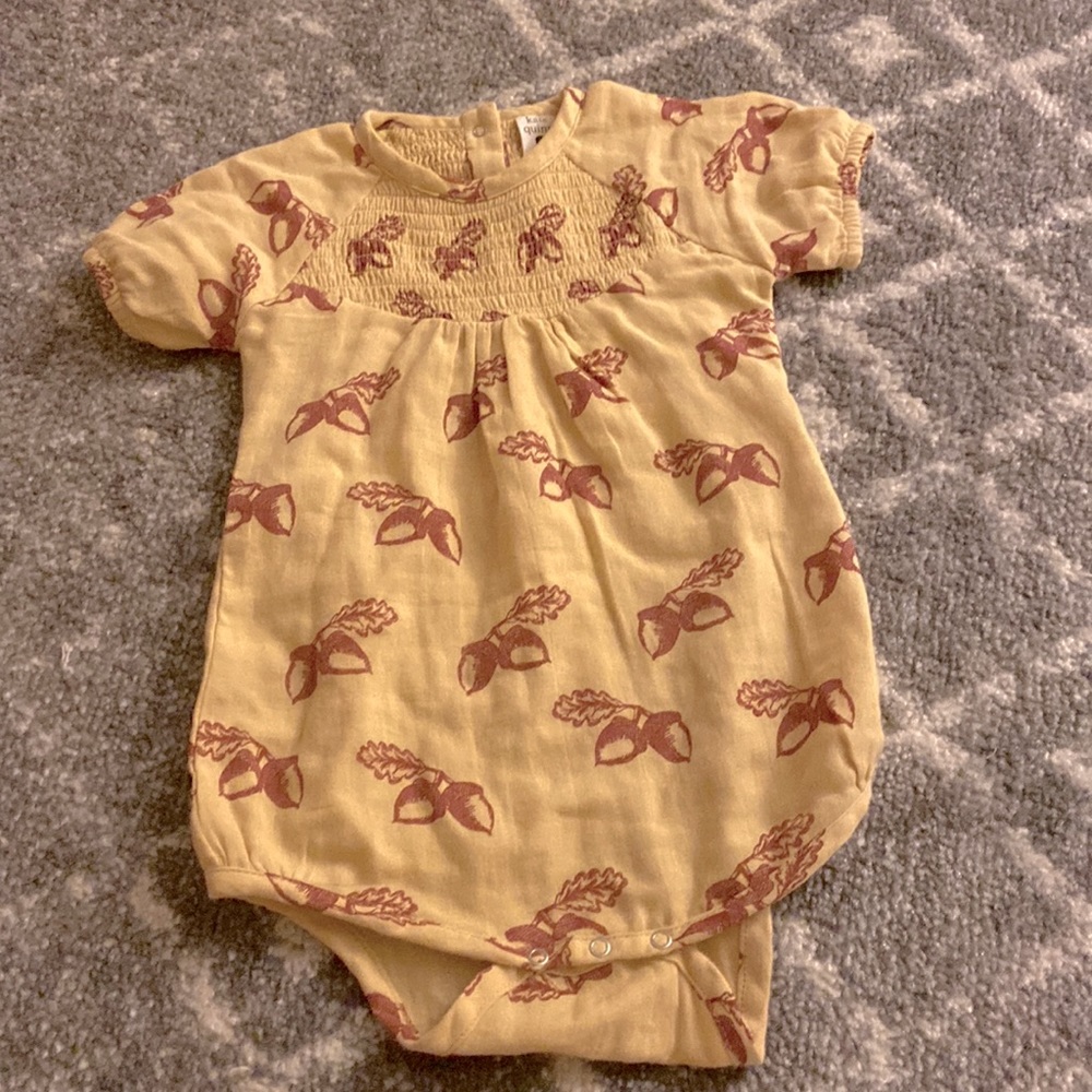2T Kate Quinn onesie. VGUC.